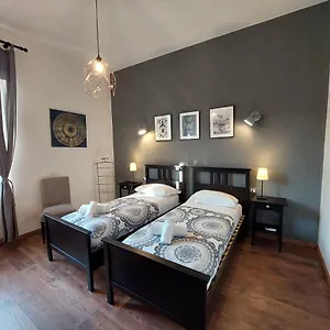 https://savieri-home-in-florence.it-tuscanyhotel.com